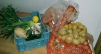 Gemüse in Taschen und in einer Plastik-Kiste, Quelle: DTF