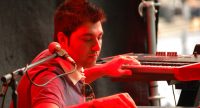 Keyboard-Spieler im roten Licht, Quelle: DTF