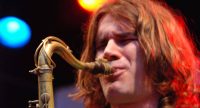 Saxophonist mit geschlossenen Augen, Quelle: DTF