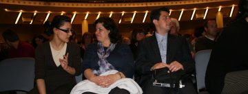 sitzende Menschen im Publikum