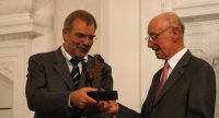 Edzard Reuter bekommt Rommelpreis überreicht, Quelle: DTF