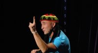 Murat Topal gestikulierend auf der Bühne, Quelle: DTF
