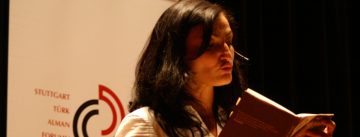 Nilgün Tasman liest aus ihrem Buch vor Banner des DTF