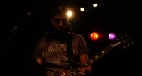 Bassist auf der Bühne, Quelle: DTF