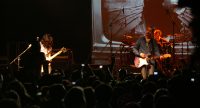 Band auf der Bühne vor Silhouette des Publikums, Quelle: DTF
