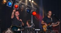Band auf hell erleuchteter Bühne, Quelle: DTF