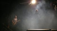 Mor ve Ötesi auf der Bühne im Nebel, Quelle: DTF