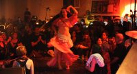 Tänzerin mitten im Publikum, Quelle: DTF