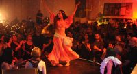 Tänzerin mitten im Publikum, Quelle: DTF