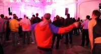 tanzende Menschen im Publikum, Quelle: DTF