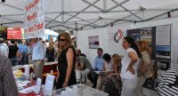 Menschen im DTF-Zelt, Quelle: DTF