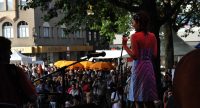 Fatima Spar and the Freedom Fries auf der Bühne mit Publikum im Bildhintergrund, Quelle: DTF