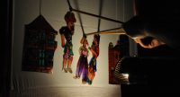 Schattentheater vor Silhouette des Publikums, Quelle: DTF