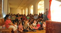 sitzendes Publikum vor hell erleuchteter Leinwand, Quelle: DTF