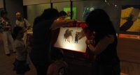 Schattentheater im Ausstellungsraum zum Selber Probieren, Quelle: DTF