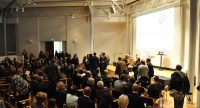 volle Sitzreihen in einem Saal, Quelle: DTF