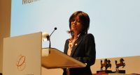 Sibylle Thylen hält Laudatio am Rednerpult, Quelle: DTF