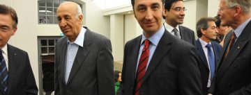 Cem Özdemir schaut freundlich in die Kamera