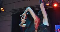 zwei Tänzerinnen im schwarzen Kleid und Schleier auf der Bühne, Quelle: DTF