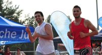 zwei junge Männer in Sportkleidung laufen mit Blick in die Kamera, Quelle: DTF