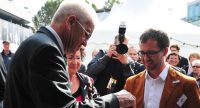 Winfried Kretschmann und Kerim Arpad im Zelt des DTF, Quelle: DTF