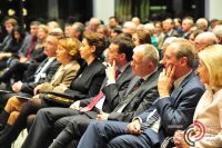 Quelle: DTF sitzende Menschen, Quelle: DTF