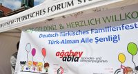 Zelt des DTF mit Banner zum Agabey Abla Programm, Quelle: DTF