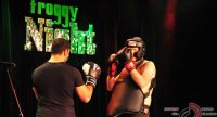 zwei Männer in Boxhandschuhen stehen voreinander in Kampfstellung, Quelle: DTF