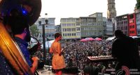 Musiker bereiten sich aufs Konzert vor, Quelle: DTF