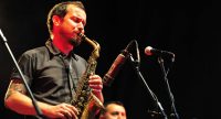 Saxophonist und Klarinettist spielen ihre Instrumente, Quelle: DTF