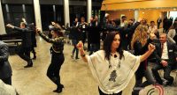 tanzende Menschen im großen Saal, Quelle: DTF