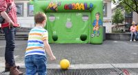 Junge steht im Anlauf vor Ball zum TOrschießen, Quelle: DTF