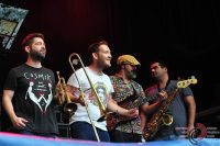 vier Musiker der Band Sattas nebeneinander, Quelle: DTF