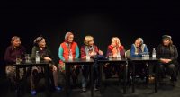 sitzende Frauen auf der Bühne, Quelle: DTF