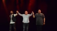 Drei Männer auf der Bühne stehend, Quelle: DTF Stuttgart