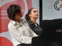 Zwei Musikerinnen am Klavier sitzend, Quelle: DTF Stuttgart
