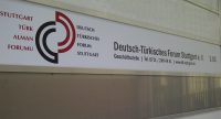 Schild vor der Türe der DTF-Geschäftsstelle, Quelle: DTF Stuttgart, Fotograf/in: Kerim Arpad
