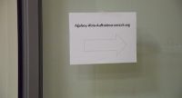Zettel mit einem Pfeil und der Aufschrift "Agabey-Abla-Auftaktveranstaltung", Quelle: DTF