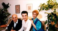 Drei Personen auf einem Sofa, Quelle: Privat Cem Özdemir