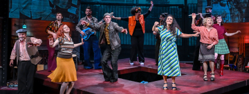 Gruppe tanzender Frauen und Männer auf der Bühne, Quelle: Schauspielbühnen Stuttgart, Fotograf/in: Tobias Metz